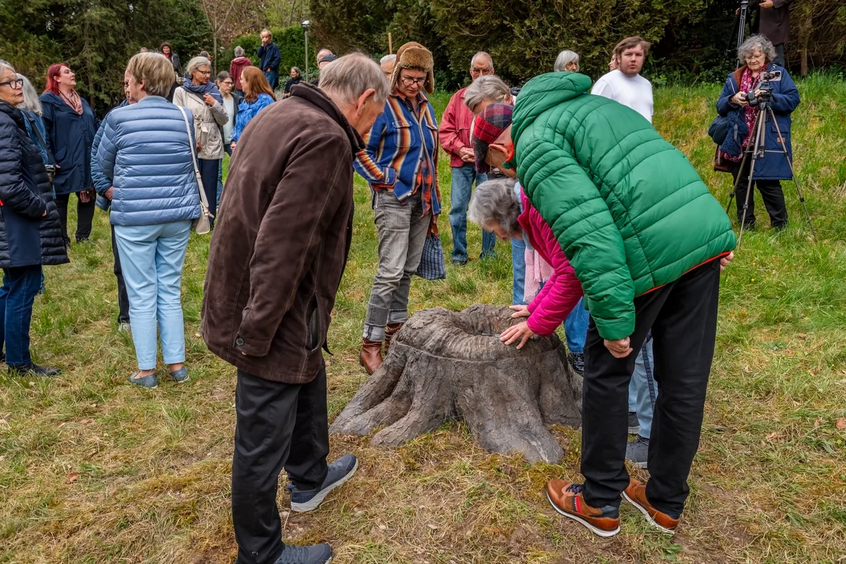 Mit der Einweihung der Bronzeskulptur von Sonja Feldmeier fand die Veranstaltungsreihe um die Geschichte von Elsbetha Bünzli ihren Abschluss.